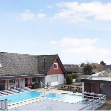 Lejlighed/raekkehus Med Adgang Til Pool. Vipperod