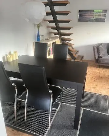 Lejlighed/raekkehus Med Adgang Til Pool.