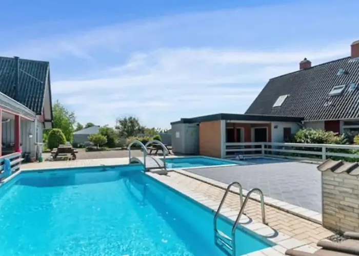 Lejlighed Lejlighed/rækkehus Med Adgang Til Pool.